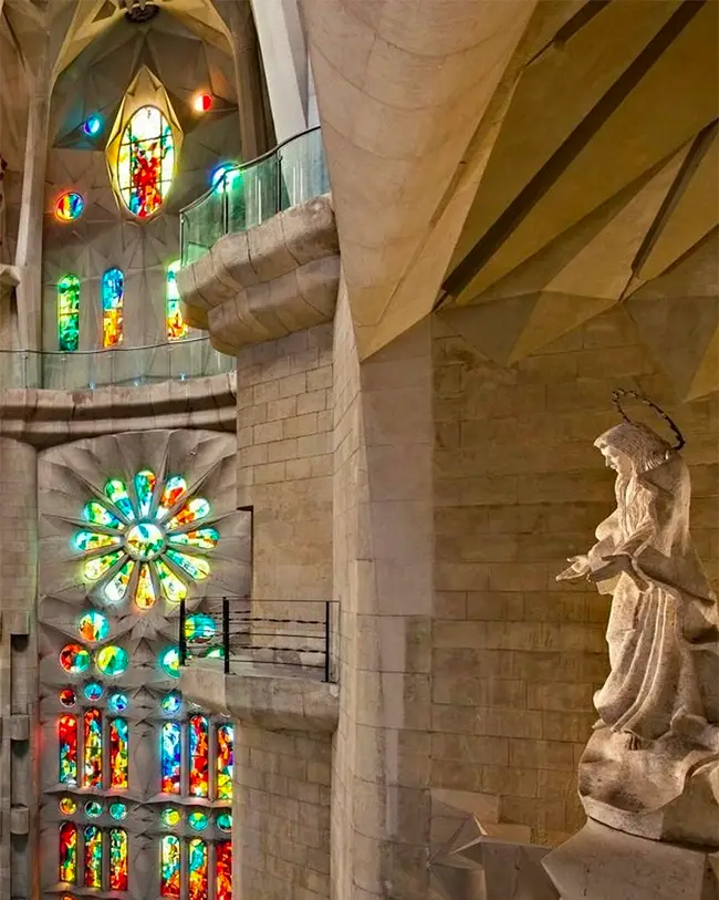 Barcelona guide - Top 10 things - Tour the city's architecture